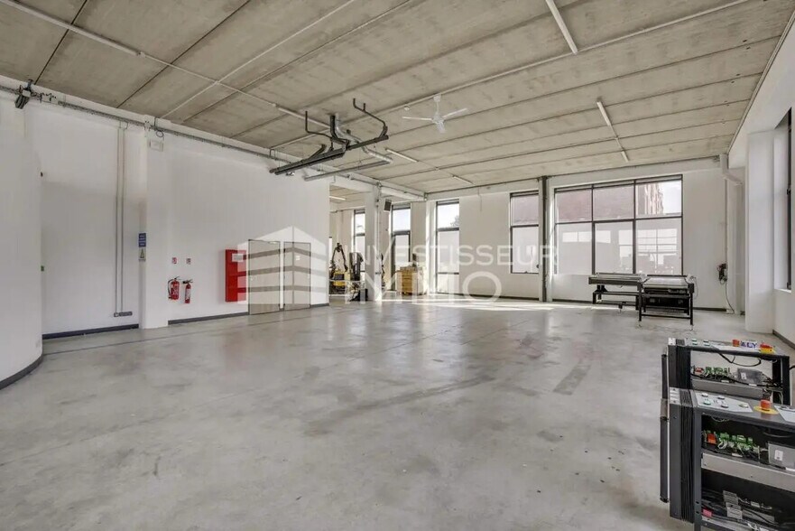 Bureau dans Ivry-sur-Seine à louer - Photo du bâtiment - Image 1 de 17