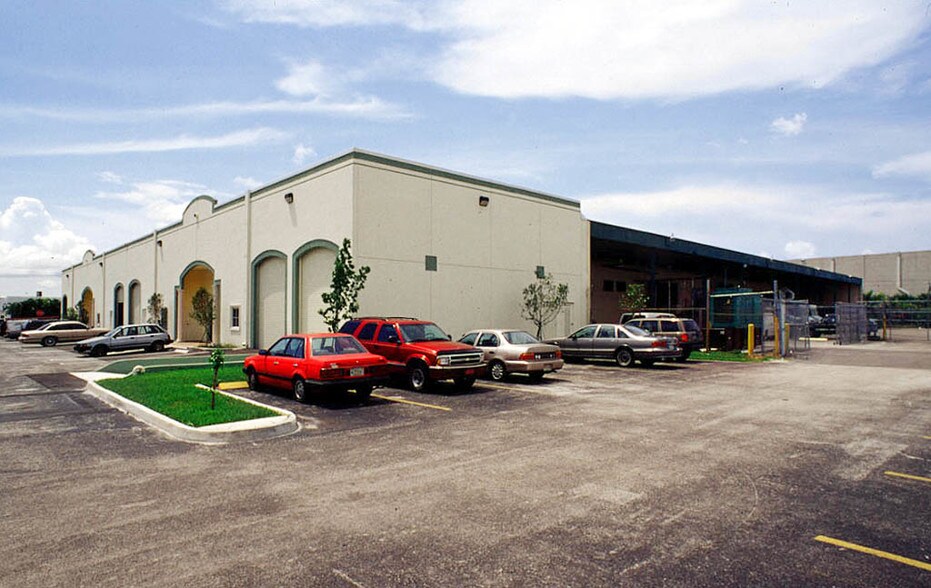 16565 NW 15th Ave, Miami, FL à louer - Photo du bâtiment - Image 3 de 10