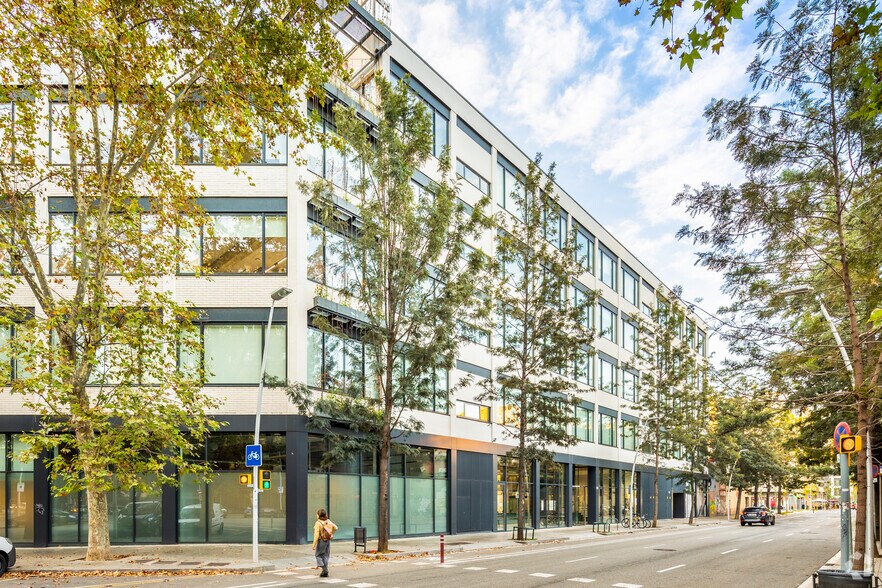 Carrer de Tànger, Barcelona, Barcelona for lease - Building Photo - Image 3 of 5