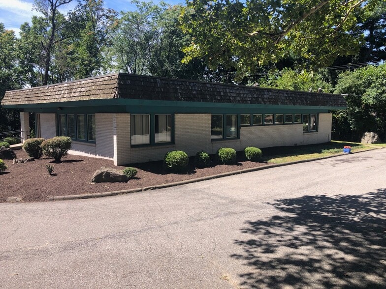 460 Gidney Ave, Newburgh, NY for lease - Building Photo - Image 2 of 16