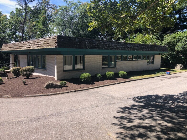 460 Gidney Ave, Newburgh, NY à vendre - Photo du bâtiment - Image 2 de 16