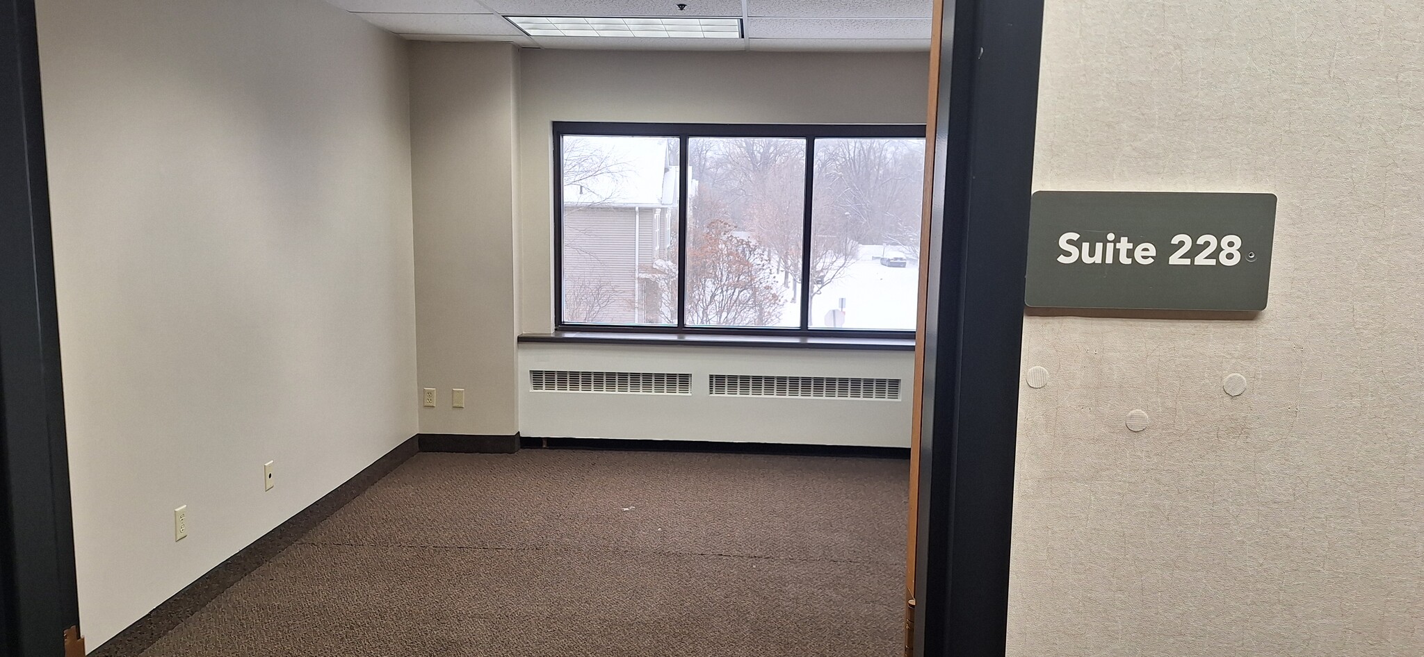 750 2nd St NE, Hopkins, MN à louer Photo intérieure- Image 1 de 1