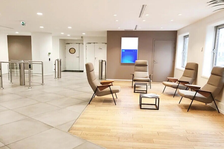 4 Place Des Vosges, Courbevoie à louer - Hall d’entrée - Image 3 de 14