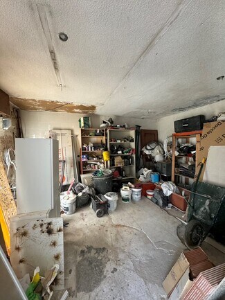 Plus de détails pour Multi-résidentiel à vendre