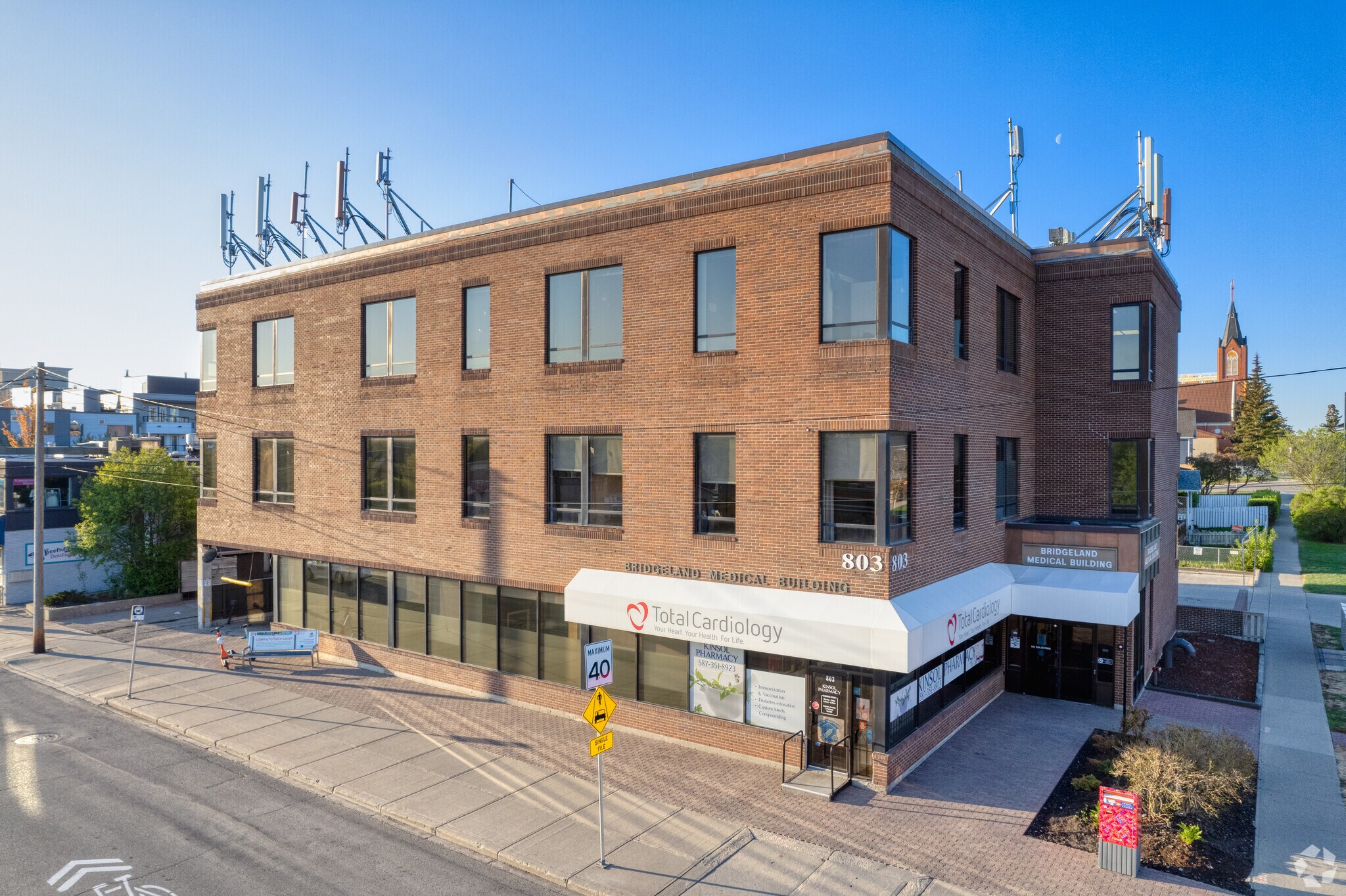 803 1st Ave NE, Calgary, AB à louer Photo principale- Image 1 de 7