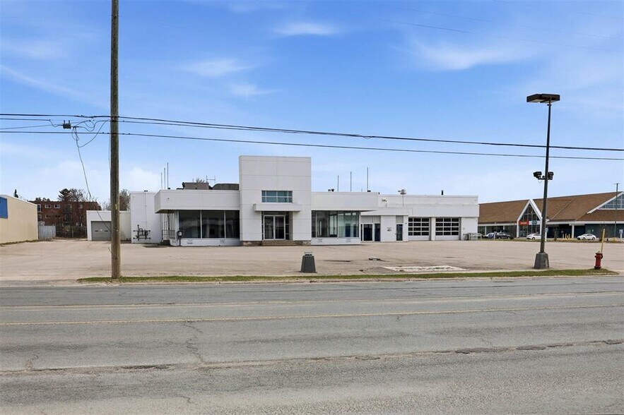 68 Great Northern Rd, Sault Ste. Marie, ON for lease - Building Photo - Image 1 of 11
