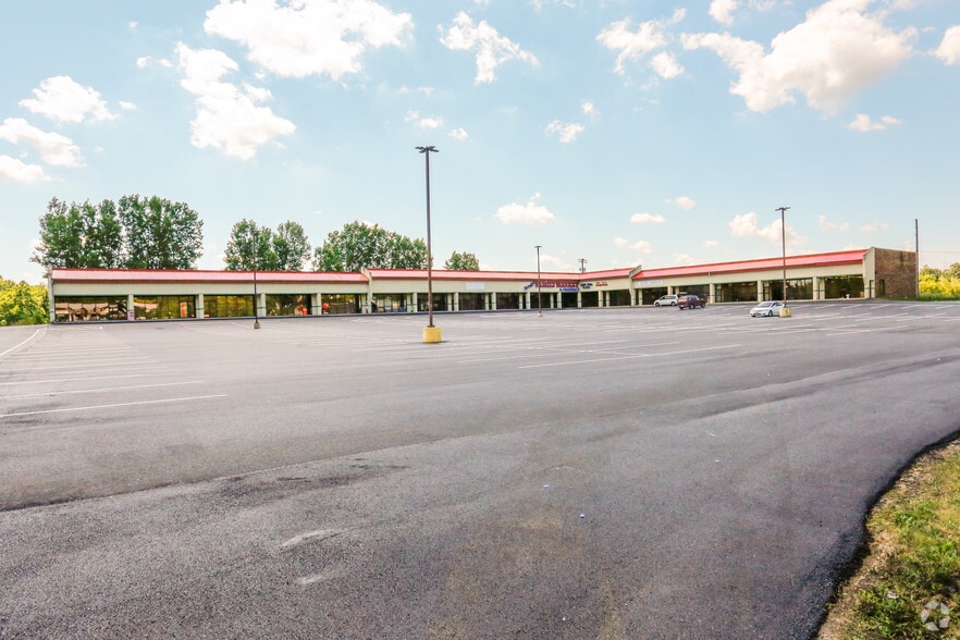 1030-1068 Upper Valley Pike, Springfield, OH for lease - Building Photo - Image 3 of 5