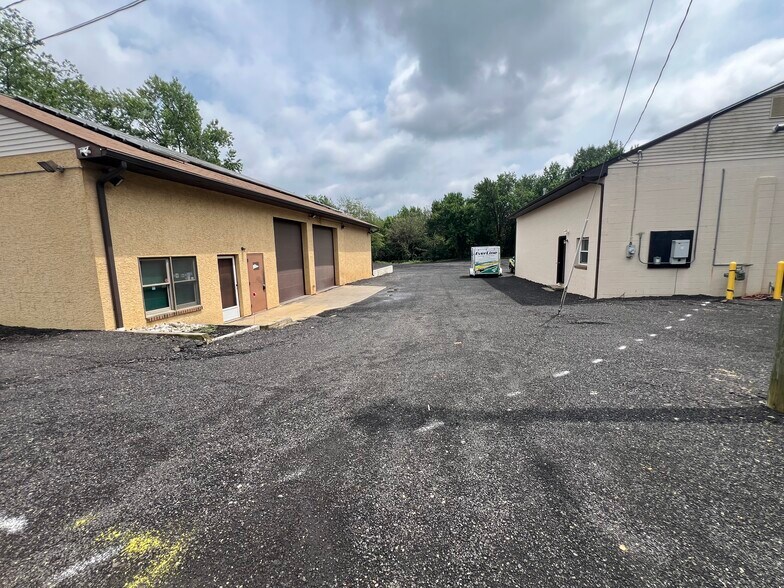 142 Blackwood Barnsboro Rd, Sewell, NJ à louer - Photo du bâtiment - Image 3 de 4