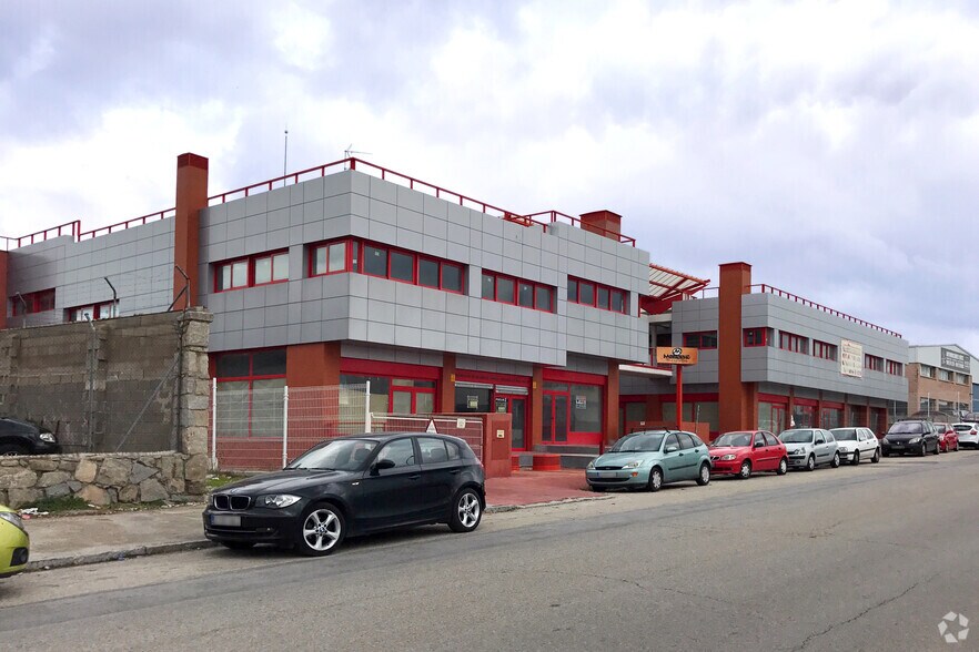 Calle de la Puerta de Abajo, 11, Alpedrete, Madrid à vendre - Photo du bâtiment - Image 2 de 6