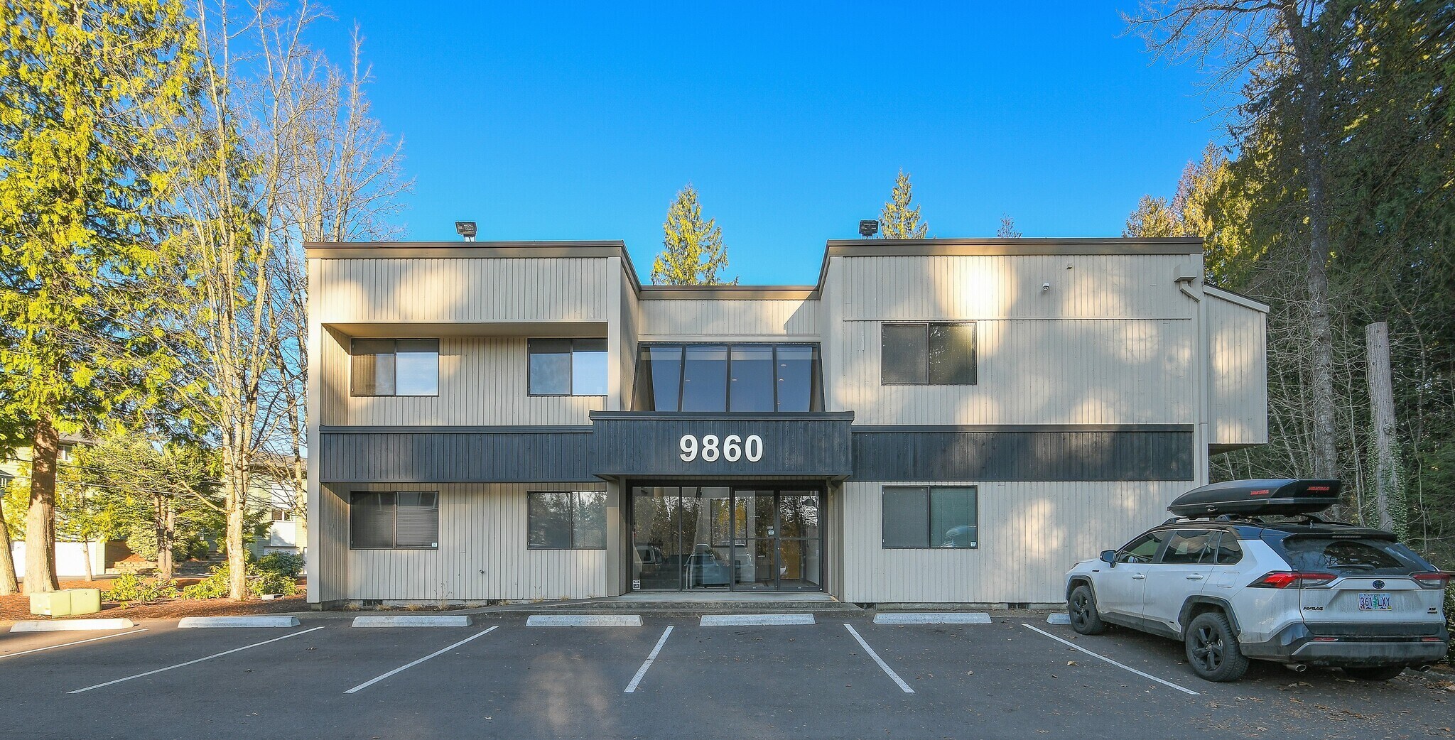 9860 SW Hall Blvd, Tigard, OR for lease Building Photo- Image 1 of 3