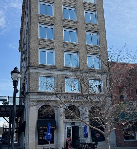 327 Main St, Greenwood, SC à louer - Photo du bâtiment - Image 2 de 26