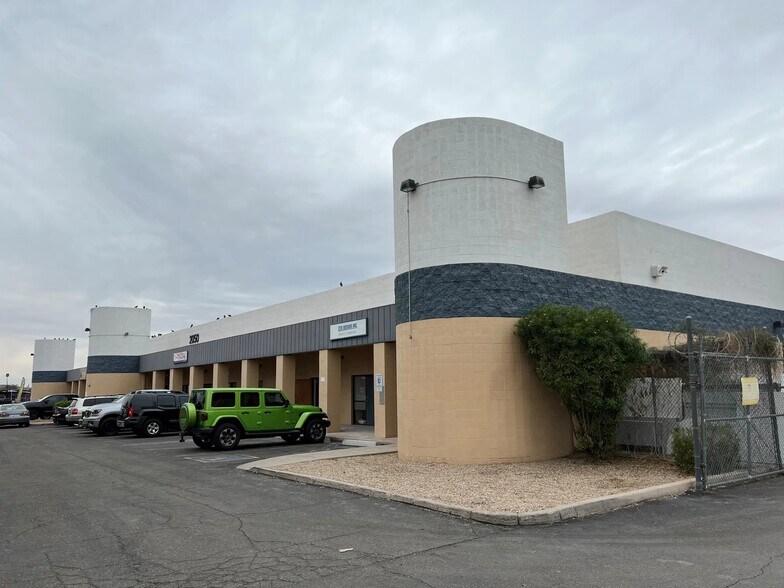 2030 W Deer Valley Rd, Phoenix, AZ à louer - Photo du bâtiment - Image 3 de 13