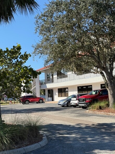 5899 Whitfield Ave, Sarasota, FL à louer - Photo du bâtiment - Image 2 de 11