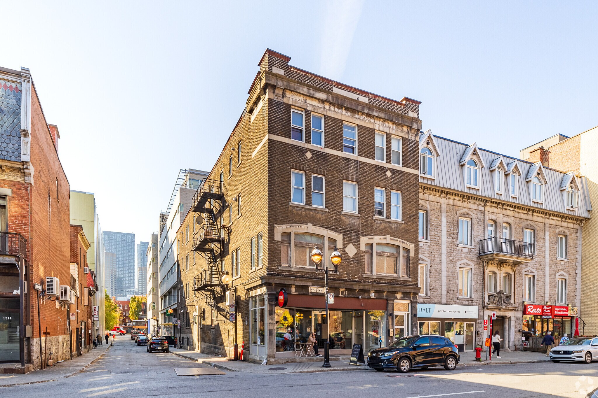 1228-1232 Rue Saint-Denis, Montréal, QC à louer Photo principale- Image 1 de 4