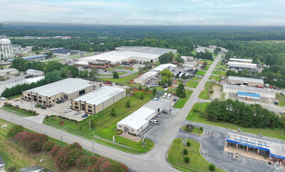 6645 Denver Industrial Park Rd, Denver, NC for lease - Aerial - Image 2 of 23
