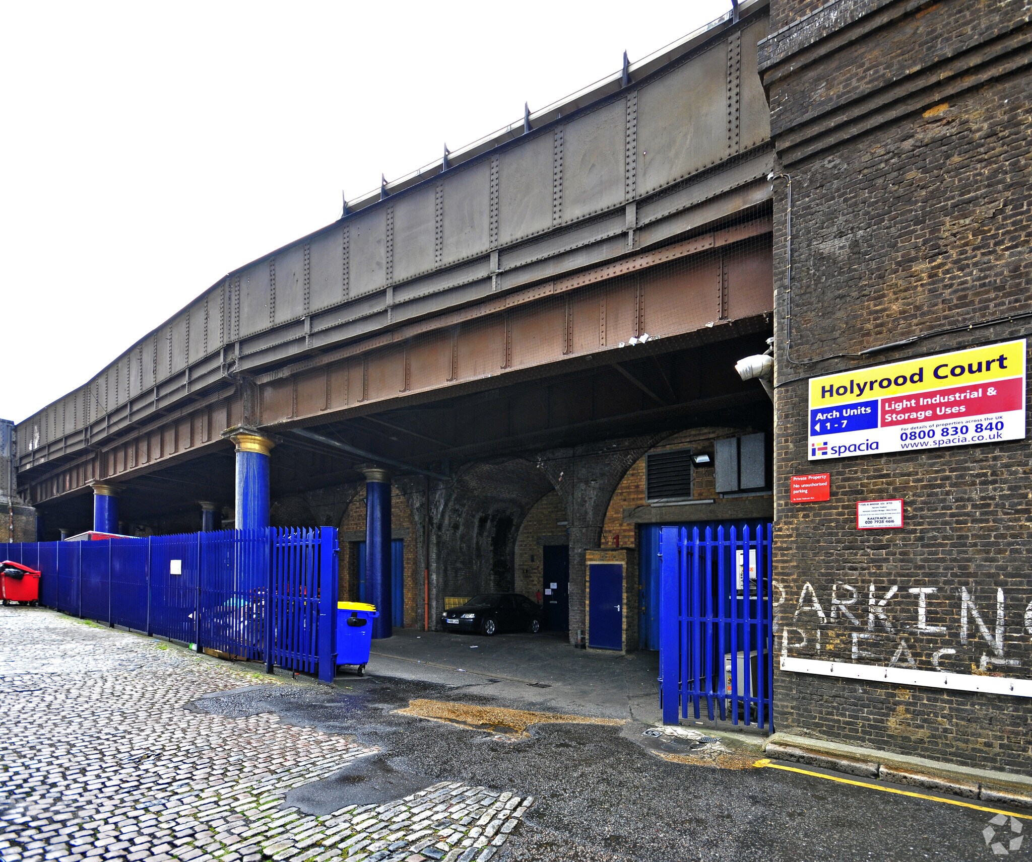 890 Holyrood St, Londres à louer Photo principale- Image 1 de 2