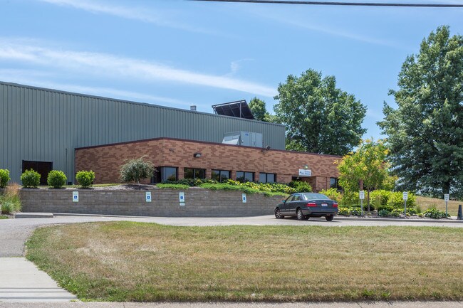 Plus de détails pour 2823 Gilchrist Rd, Akron, OH - Industriel à vendre