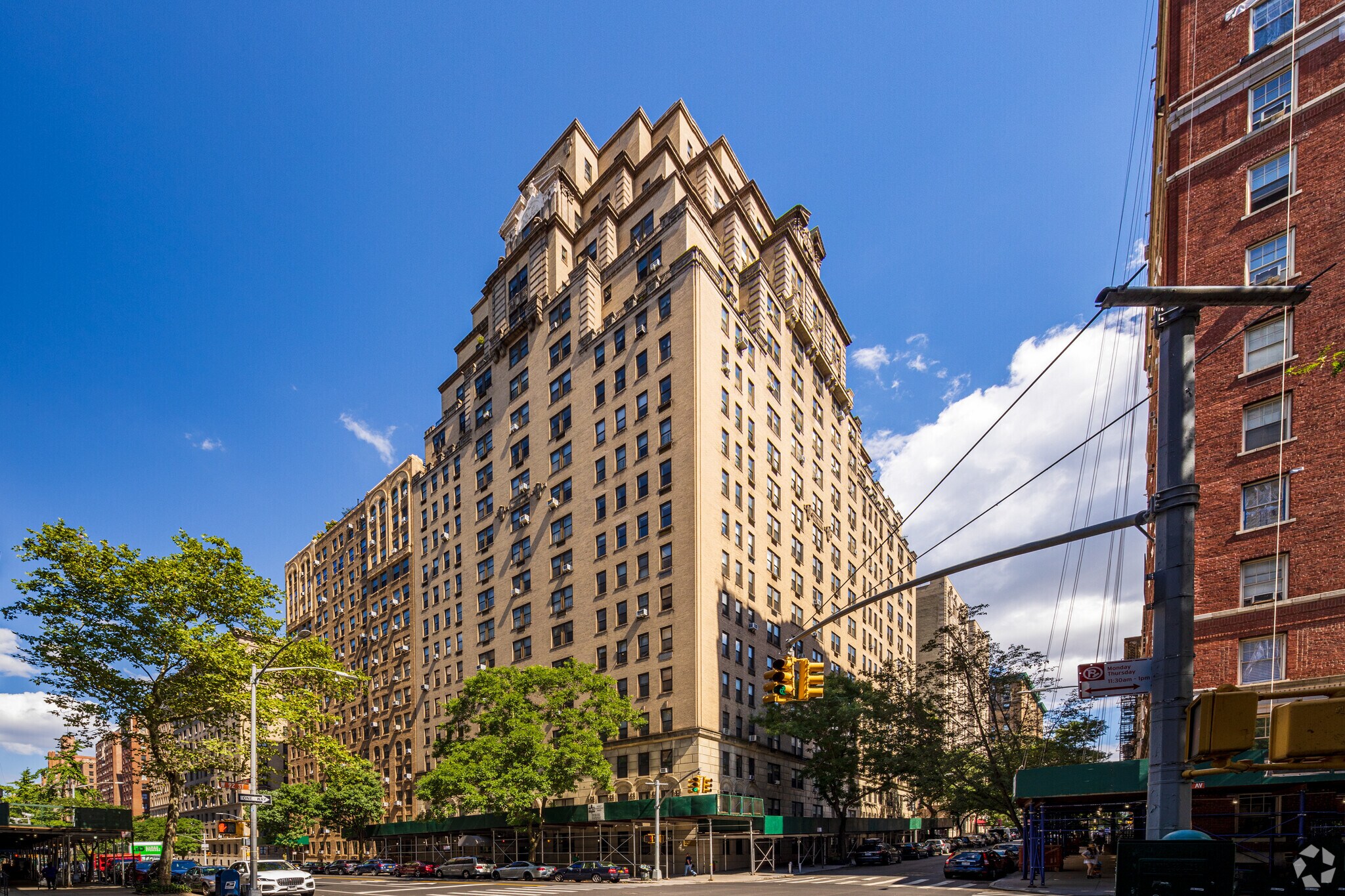 666 West End Ave, New York, NY à vendre Photo du bâtiment- Image 1 de 1