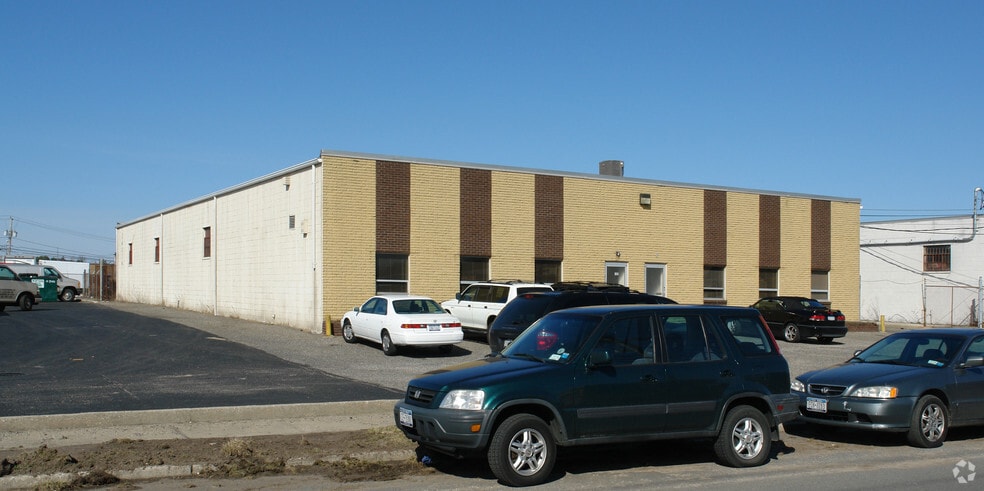 195 S Fehr Way, Bay Shore, NY for sale - Building Photo - Image 3 of 6