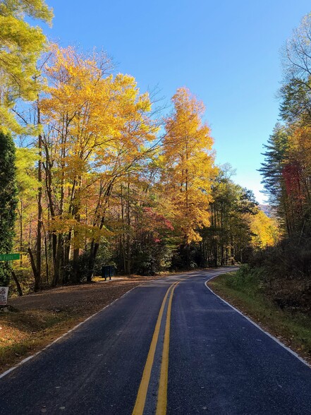 80 Happy Nest Road, Sylva, NC for sale - Primary Photo - Image 1 of 1