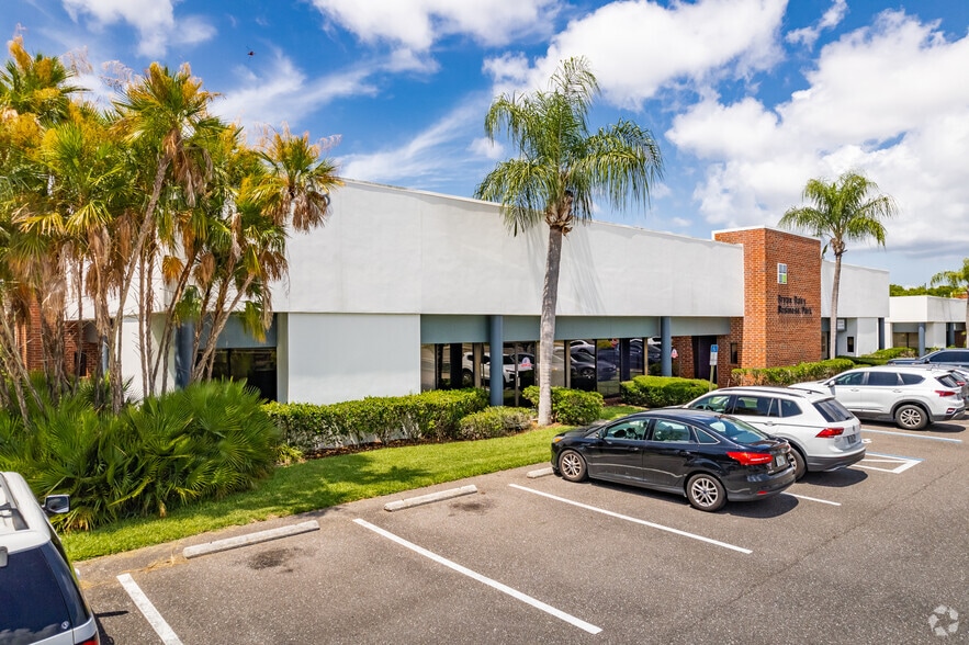7245-7281 Bryan Dairy Rd, Largo, FL for lease - Building Photo - Image 3 of 24
