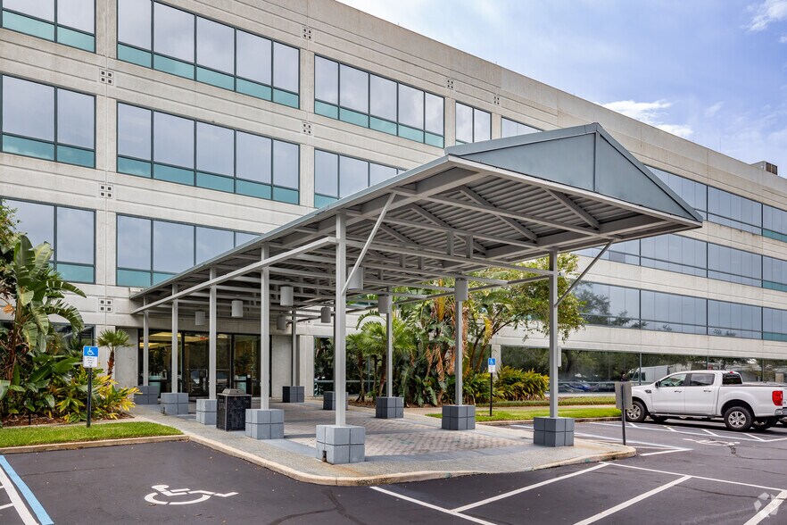 12249 Science Dr, Orlando, FL à louer - Photo du bâtiment - Image 3 de 6
