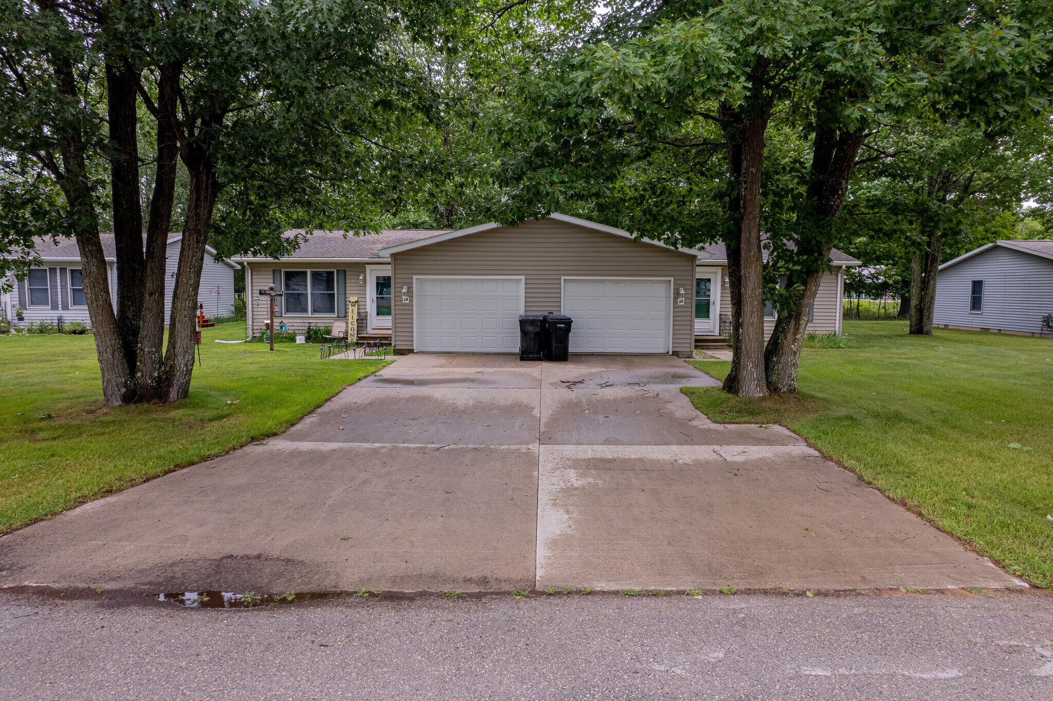 1 Cambridge Dr, Gladstone, MI for sale Primary Photo- Image 1 of 8