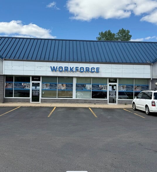 1717 28th St SW, Wyoming, MI for lease - Building Photo - Image 2 of 12