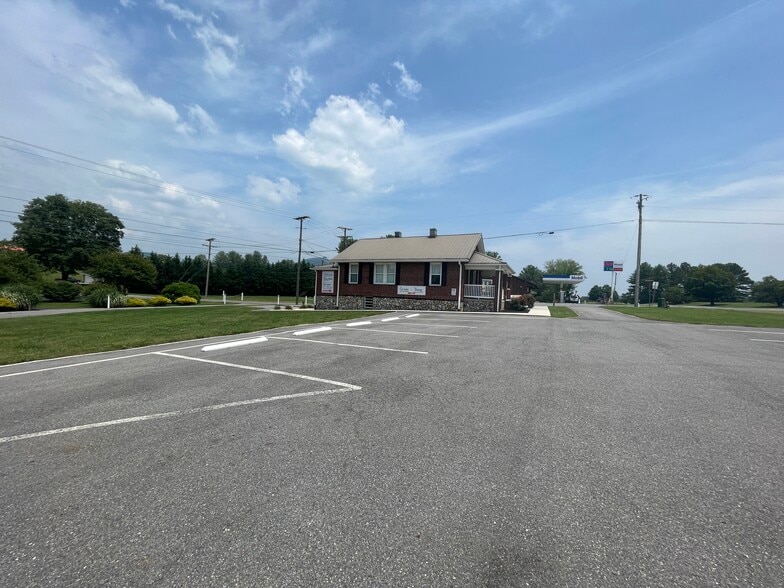 1032, 1040, 1048 Stayman Road portefeuille de 3 propriétés à vendre sur LoopNet.ca - Photo du bâtiment - Image 3 de 4