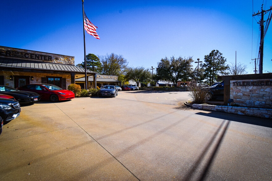 7906 S Broadway Ave, Tyler, TX for lease - Building Photo - Image 2 of 35