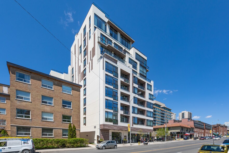 1990 Bloor St W, Toronto, ON à vendre - Photo du bâtiment - Image 3 de 3
