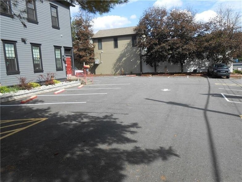 1000 Becks Run Rd, Pittsburgh, PA for lease - Building Photo - Image 3 of 10