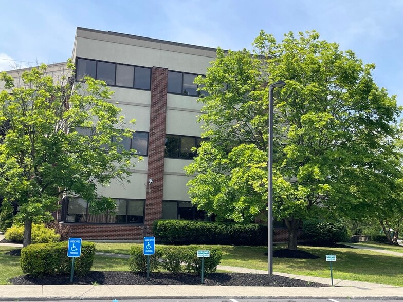 Erie Blvd Portfolio Sale portfolio of 3 properties for sale on LoopNet.ca - Building Photo - Image 2 of 26