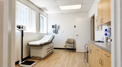 77 Queensway W, Mississauga, ON for lease Interior Photo- Image 2 of 3