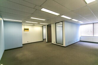 180 Dundas St W, Toronto, ON à louer Photo intérieure- Image 2 de 3