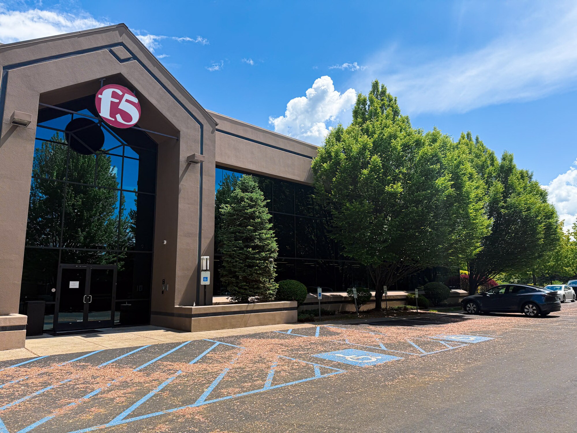 23321 E Knox Ave, Liberty Lake, WA à louer Photo du bâtiment- Image 1 de 8