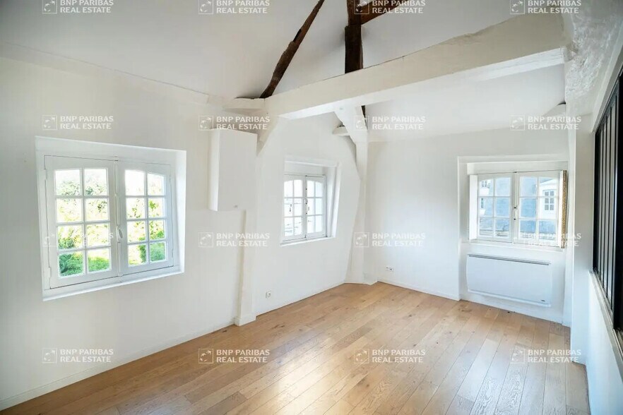 Office in Rennes for lease - Building Photo - Image 3 of 9