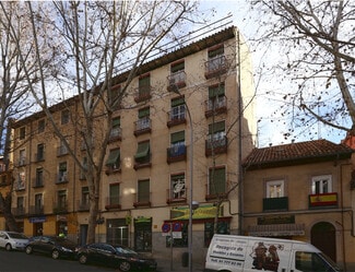Plus de détails pour Multi-résidentiel à vendre