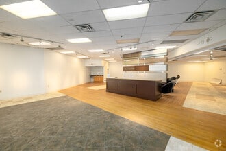 6305 Middlesex Mall, South Plainfield, NJ for lease Interior Photo- Image 2 of 6