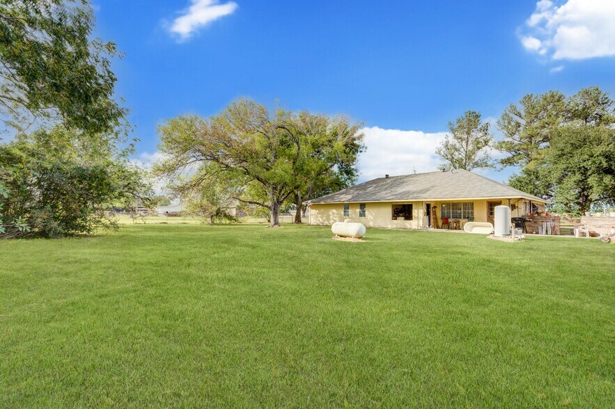 13847 Boudreaux Rd, Tomball, TX à louer - Photo du bâtiment - Image 2 de 8