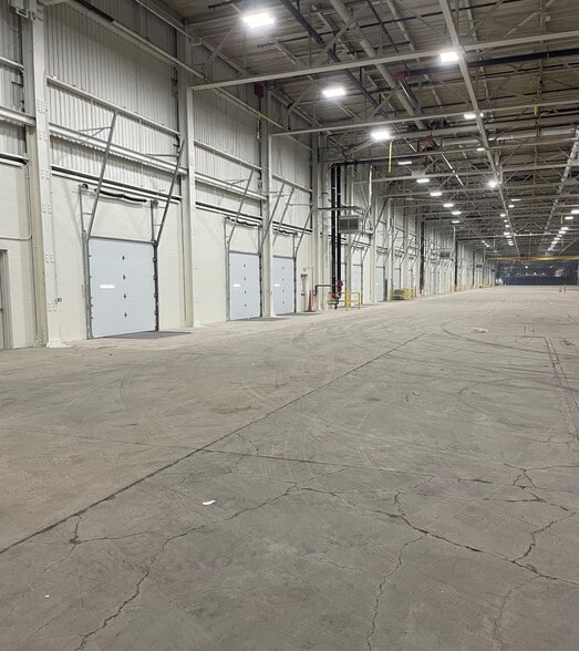 2200 Channahon Rd, Joliet, IL for lease - Interior Photo - Image 2 of 5