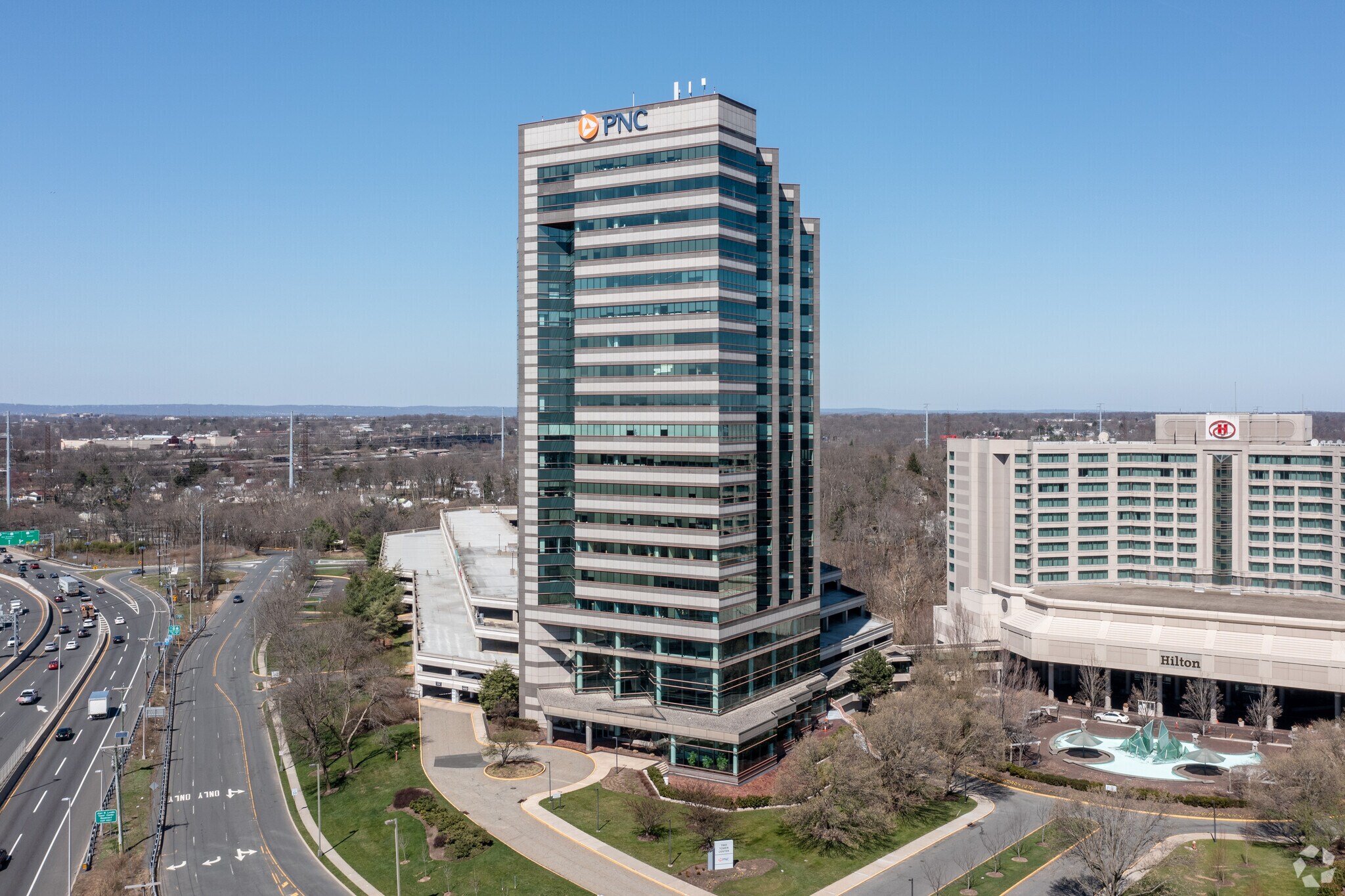 2 Tower Center Blvd, East Brunswick, NJ à louer Photo principale- Image 1 de 15