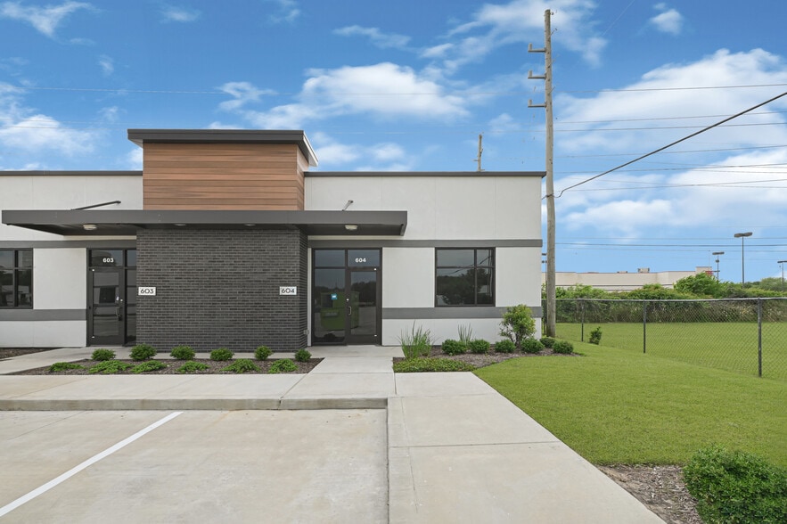 4807 Sugar Grove Blvd, Stafford, TX for lease - Building Photo - Image 1 of 4