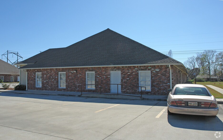 13702 Coursey Blvd, Baton Rouge, LA à louer - Photo du bâtiment - Image 2 de 2