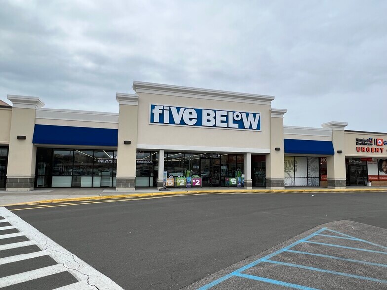 1060 W Main St, Branford, CT à louer - Photo du bâtiment - Image 2 de 7