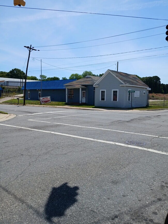 More details for 103 E Harrison St, Reidsville, NC - Office for Sale