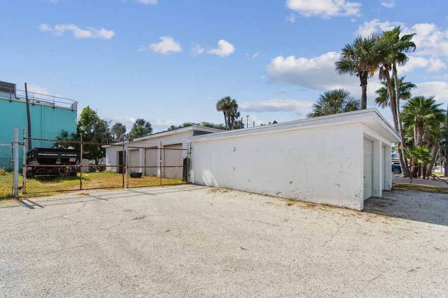 15350 1st St E, Madeira Beach, FL à vendre - Photo du bâtiment - Image 2 de 3