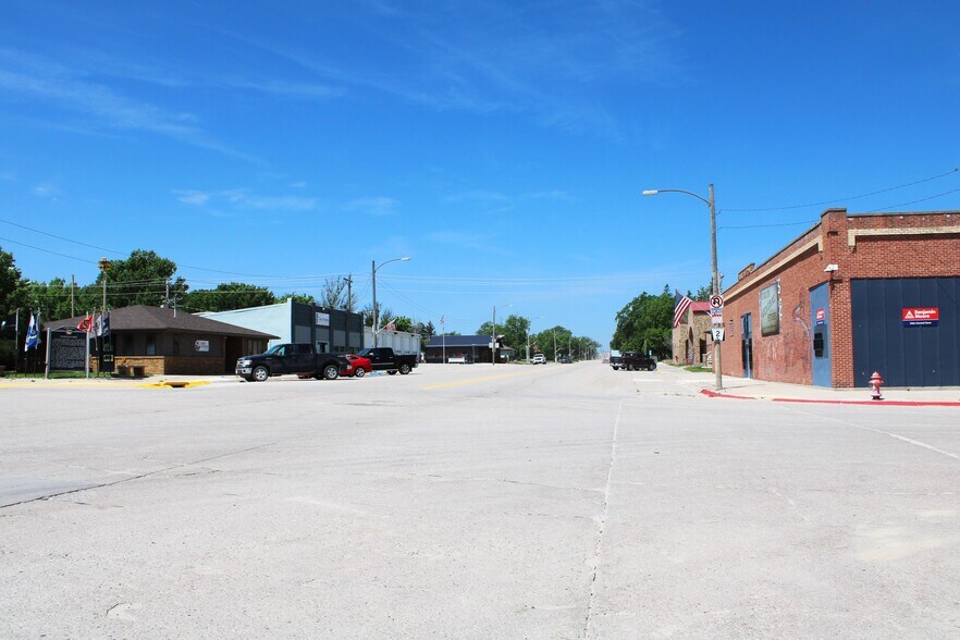 800 Box Butte Ave, Hemingford, NE à vendre - Photo du bâtiment - Image 3 de 27