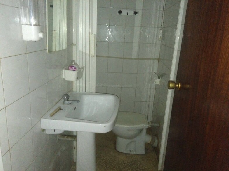 Retail in Cáceres for lease - Building Photo - Image 3 of 4