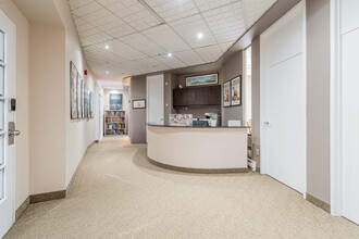 200-212 Rue Notre-Dame O, Montréal, QC for lease Lobby- Image 2 of 10